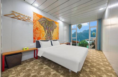 Vang Vieng Hotel | Pool Party Hotel