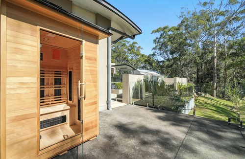 Mount Elliot Casa | ELLIOT FALLS - Sleeps 12, Pool and heated Spa (from Sep to May)