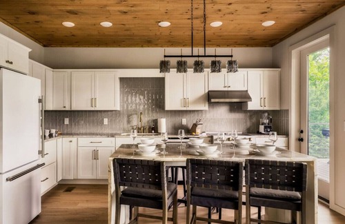 Gatlinburg Cabina | POOL, Sauna, Hot Tub, VIEWS! - Half Moon Haven