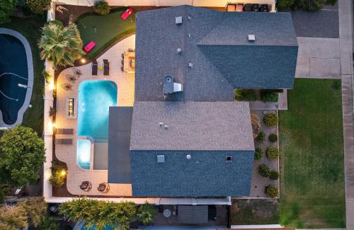 South Scottsdale Casa | Pool Spa Ping Pong Pool Table Arcade Corn Hole