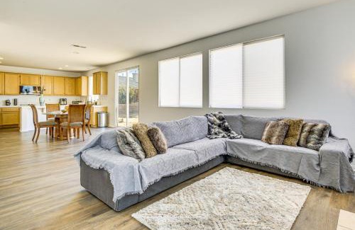 Victorville Casa | Pool Table and Charcoal Grill Home in Victorville!