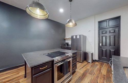 Old Louisville Apartamento | Pool Table|King Beds|0.6 miles from UofL|Downtown