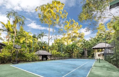 Chapel Hill Casa | Pool Tennis and Cinema 7Beds Bali Inspired Retreat