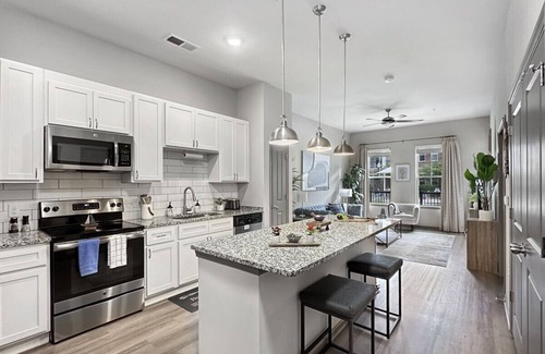 Cornelius Apartamento | Pool View, Gym, 1st Floor, 'Sailing Antiquity'