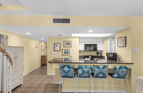 Gulf Pines Condominio | Un dormitorio más Loft, balcón con vistas a la fuente, servicio gratuito de playa estacional
