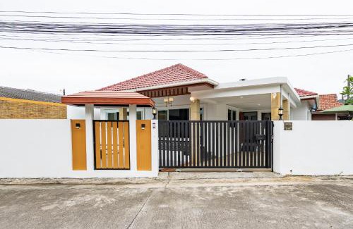 Kathu Villa | Pool Villa 3 Bedrooms, Closeby Patong, Chic and Quiet