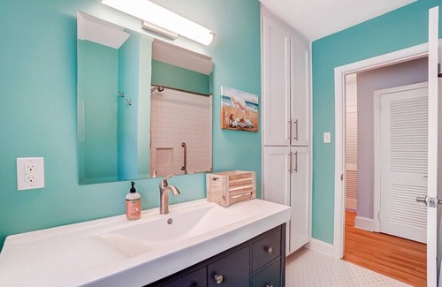 Ashbrook - Clawson Village Casa | Poolside Bungalow w/ Fire Pit Fun | Luxe King Suite