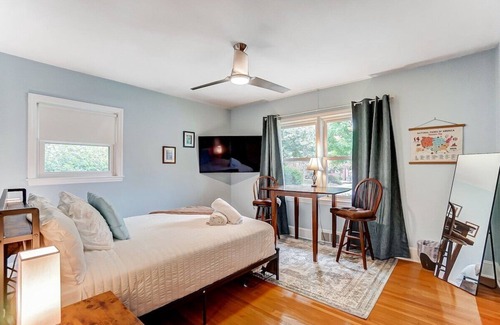 Ashbrook - Clawson Village Casa | Poolside Bungalow w/ Fire Pit Fun | Luxe King Suite
