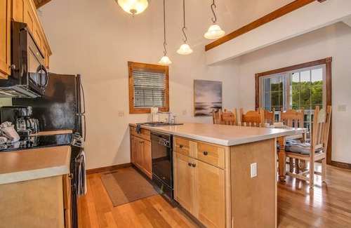 Reeds Spring Cabina | Poolside Duplex the A Side