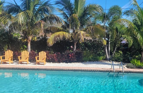 West Bradenton Casa | Poolside Paradise, Your backyard oasis!