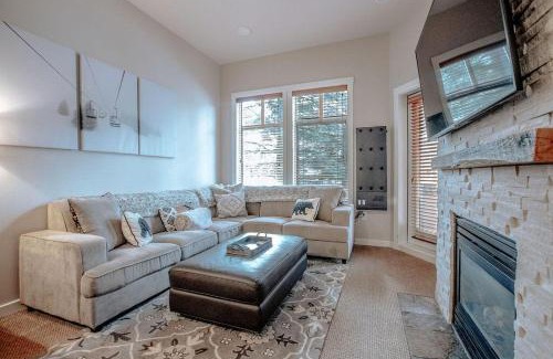 Salt Lake Mountain Resorts Casa | Poolside Pines Suite