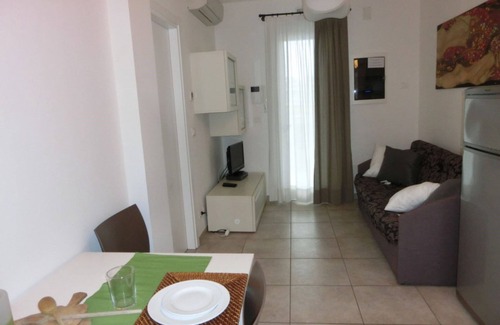 Bibione Lido del Sole Apartamento | Vistas junto a la piscina desde un cómodo apartamento