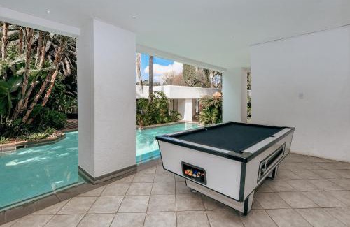 Northcliff Apartamento | Poolside Villa