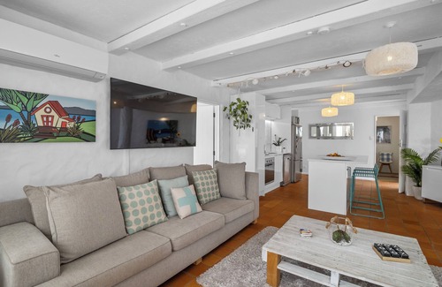 Orewa Cabaña | Poolside Waterfront - Orewa Oceanside Villa