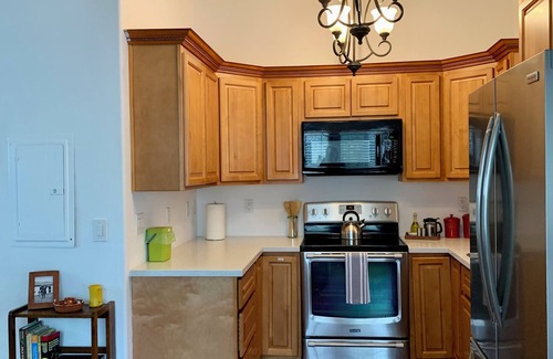 Morgan Hill Cabaña | Poolside Wine Country Retreat