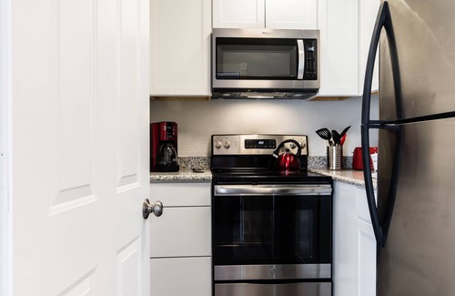 South Arlington Apartamento | Pop Art Studio con todas las comodidades y patio trasero
