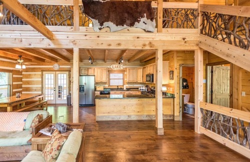 Blairsville Cabina | Shangri-Lodge en el lago Nottley. 5 habitaciones. Duerme 20. Wifi. Pozo de fuego al aire libre.