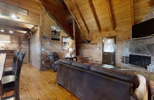 Townsend Cabina | Pop's Perch 2 Bedroom Cabin by RedAwning