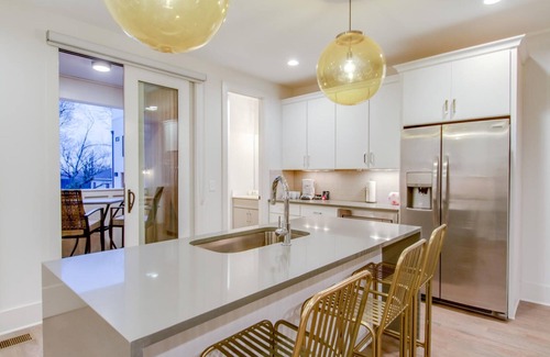 Historic Waverly Casa | POP ✸ LA GRAN CASA DE PUEBLO BAL BALCÓN DEL PISO SUPERIOR