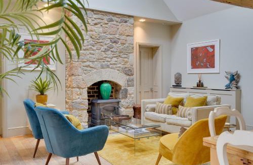 Alnmouth Casa | Pope Lodge: Stunning Stone Coach House Conversion