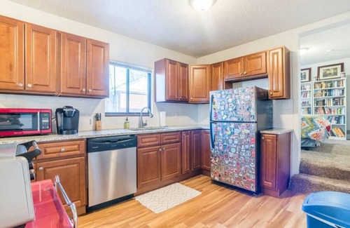 Northeast Park Hill Condominio | Poplar 2 · ♚⭐The King of Park Hill⭐♚⭐Safe Sanitary Stunner⭐♚