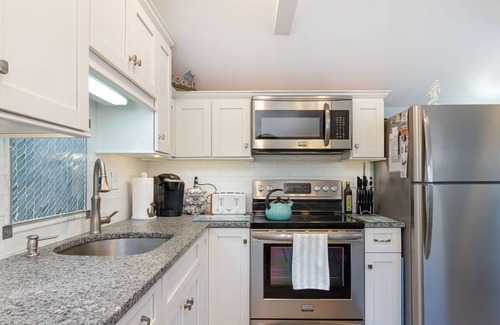 Popponesset Cabaña | Popponesset-Beach Cottage, 2 bedrooms, 1.5 baths, outdoor shower
