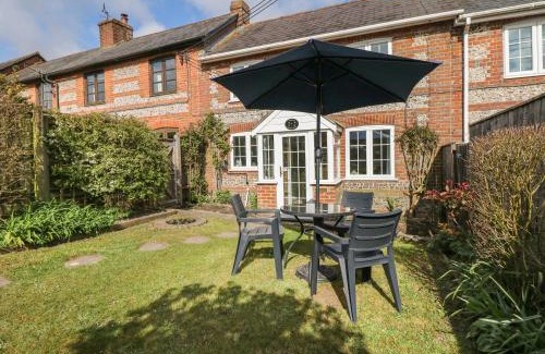 Charlton Marshall Casa | Poppy Cottage