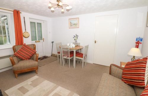 Charlton Marshall Casa | Poppy Cottage