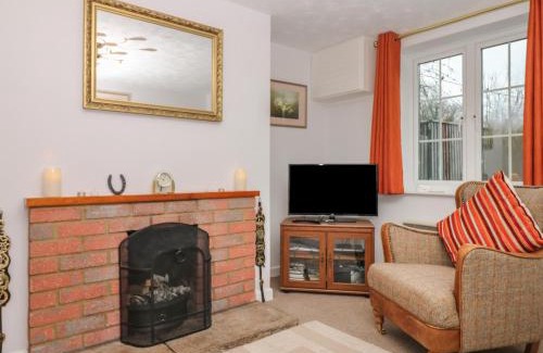 Charlton Marshall Casa | Poppy Cottage