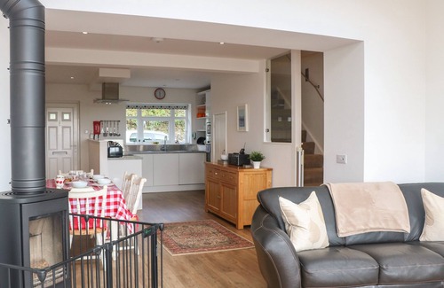 Blackawton Cabaña | POPPY COTTAGE, pet friendly, country holiday cottage in Blackawton