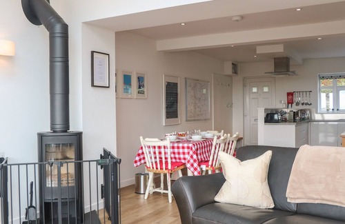 Blackawton Cabaña | POPPY COTTAGE, pet friendly, country holiday cottage in Blackawton