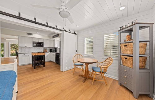 Spinnaker Beachhouses Casa | ¡Popular Spinnaker Beach House! Cerca de la playa con vistas al campo de golf. ¡Mascota amigable!