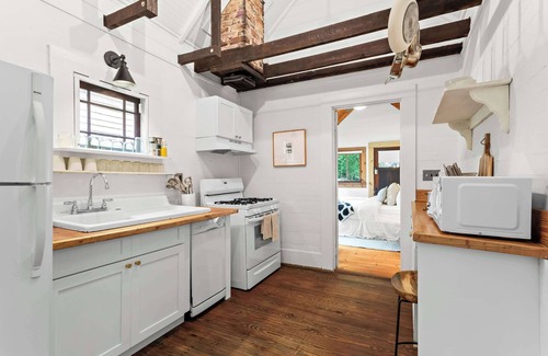 Cabbagetown Casa | Porch Cayenne by Minty Living