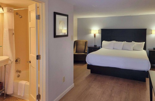 Portsmouth Hotel | Port Inn and Suites Portsmouth, Ascend Hotel Collection