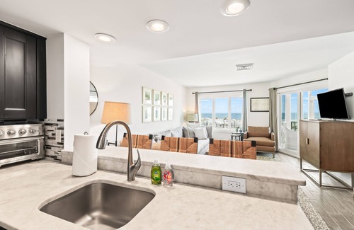 Isle of Palms Condominio | Port O' Call F102 - Oceanfront Oasis w/ Walkout!
