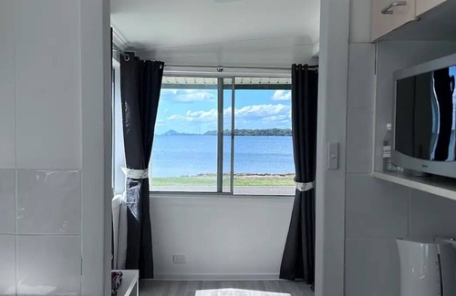 Swan Bay Casa | Tranquil Waterfront Cottage