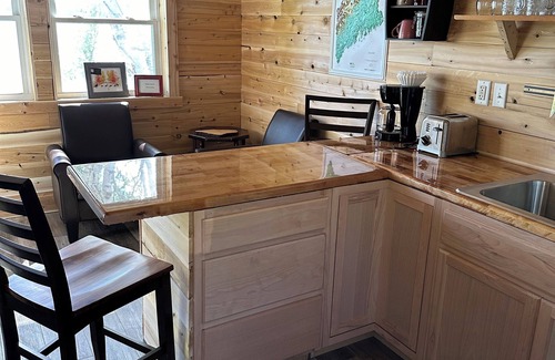 Portage Lake Cabina | Portage Lakeside Cabins, The Bird's Nest