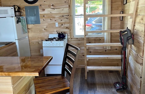 Portage Lake Cabina | Portage Lakeside Cabins, The Bird's Nest