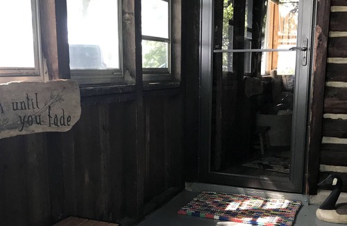 East Jordan Casa | Porter Estates Cozy Cabin