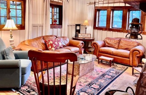 Dahlonega Cabina | Porter Springs Farmhouse- Historic Home
