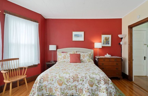 Munjoy Hill Cama Y Desayuno | Habitación de B & B en Portland, a pasos de Eastern Prom y de la playa, ¡y cerca de la ciudad también!