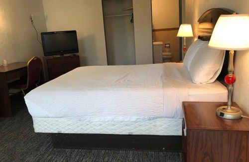 Overlook Hotel | Portland Super Value Inn