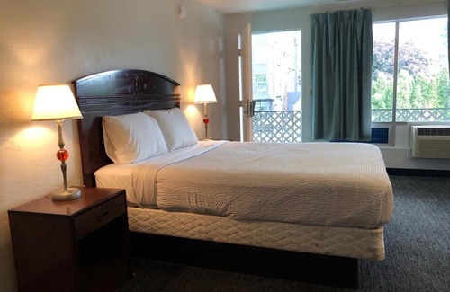 Overlook Hotel | Portland Super Value Inn