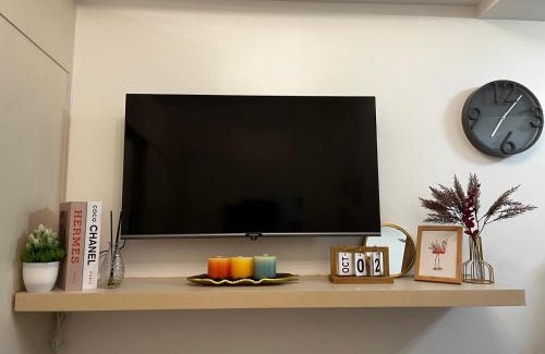 Las Pinas Apartamento | Posh 1BR @ SM Southmall w/100mbps and Netflix