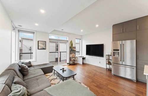 Little Italy Casa | Posh 2BD *Free Parking* | Little Italy