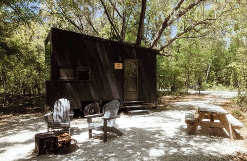 Running Springs Alquiler De RV | Postcard Cabins Big Bear, Outdoor Collection by Marriott Bonvoy