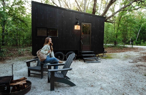 Pine River Cabina | Postcard Cabins Wild Rose, Outdoor Collection by Marriott Bonvoy