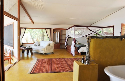 Lusaka Province Cabina | Potato Bush Camp