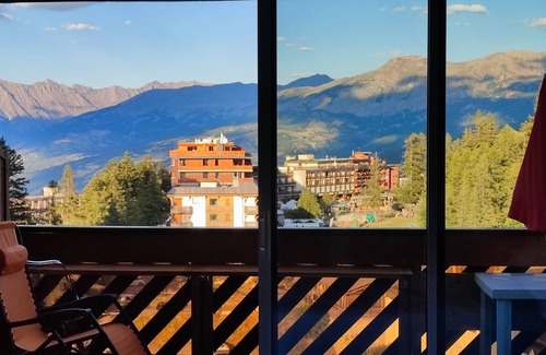 Pra Loup Apartamento | Pra Loup 1600 50m from the slopes T2 new with bedroom and large balcony mountain view