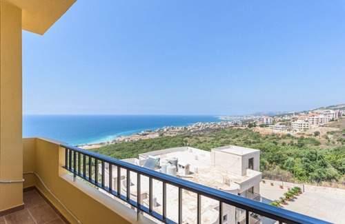 Thoum Apartamento | Praia Sea View 2-BR Apartment in Thoum, Batroun